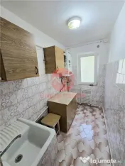 Apartament 3 Camere, Semidecomandat, zona Badea Cartan 