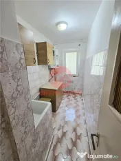 Apartament 3 Camere, Semidecomandat, zona Badea Cartan 