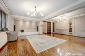 Apartament elegant 170mp, curte proprie și 3 locuri parcare 