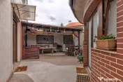 Apartament elegant 170mp, curte proprie și 3 locuri parcare 