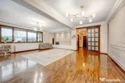 Apartament elegant 170mp, curte proprie și 3 locuri parcare 