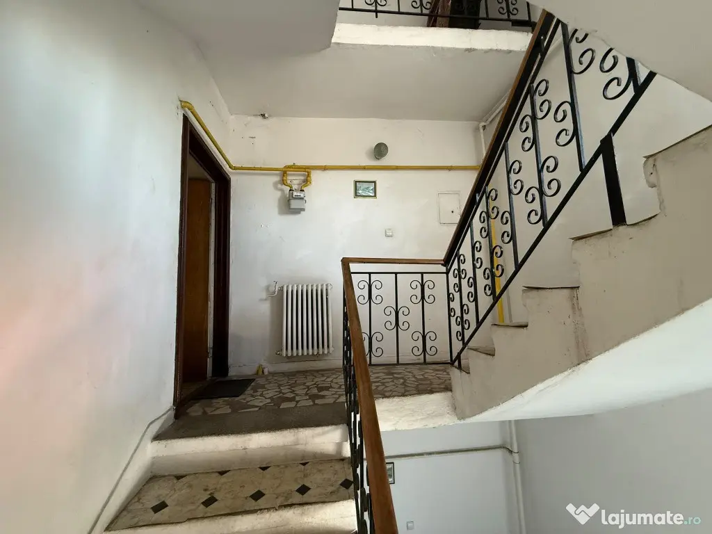 Apartament deosebit 4 camere etaj 3 din 4 - boxa - garaj - Ploiesti (Prahova)