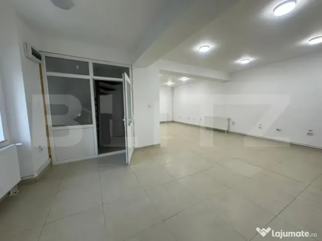 Spatiu birouri, 120 mp, vad auto si vitrina, zona Imparatul - Craiova (Dolj)