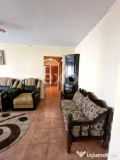 Apartament 3 camere de vânzare –Etaj 2, Micro 12