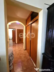 Apartament 3 camere de vânzare –Etaj 2, Micro 12