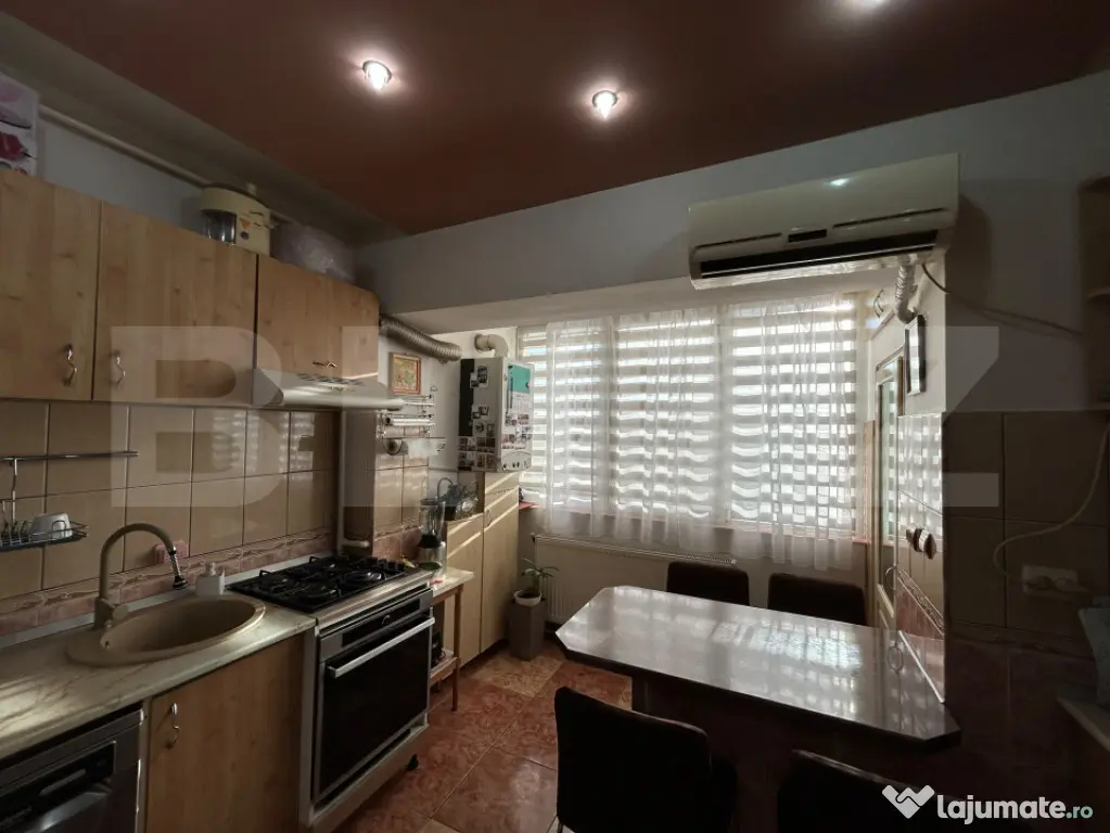 Apartament de vanzare- 3 camere, 70mp - Aiud (Alba)