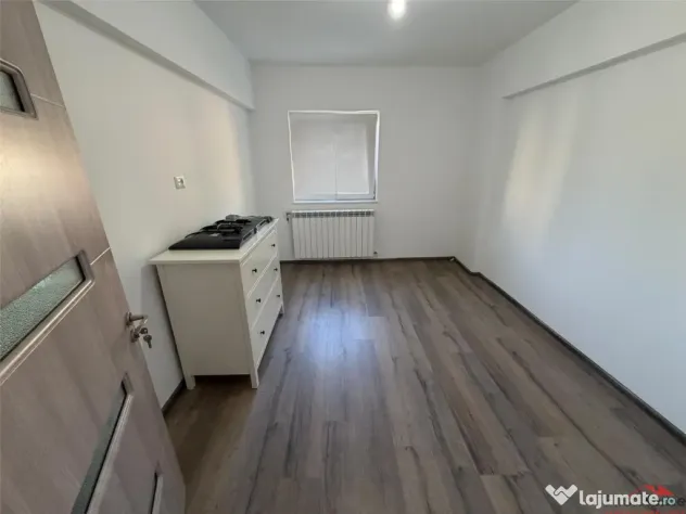 3 camere, etaj 1, renovat complet 2026, zona 2 Stejari - Tri - Focsani (Vrancea)