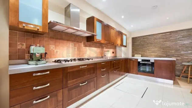 VILA SPATIOASA l 5 CAMERE l CURTE l PARCARE l DOMENII - Bucuresti (Bucuresti-Ilfov)