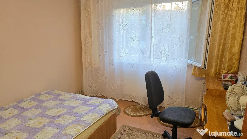 Vand apartament 3 camere semidecomandat in Deva, zona Micro 15, etaj 1 - Deva (Hunedoara)