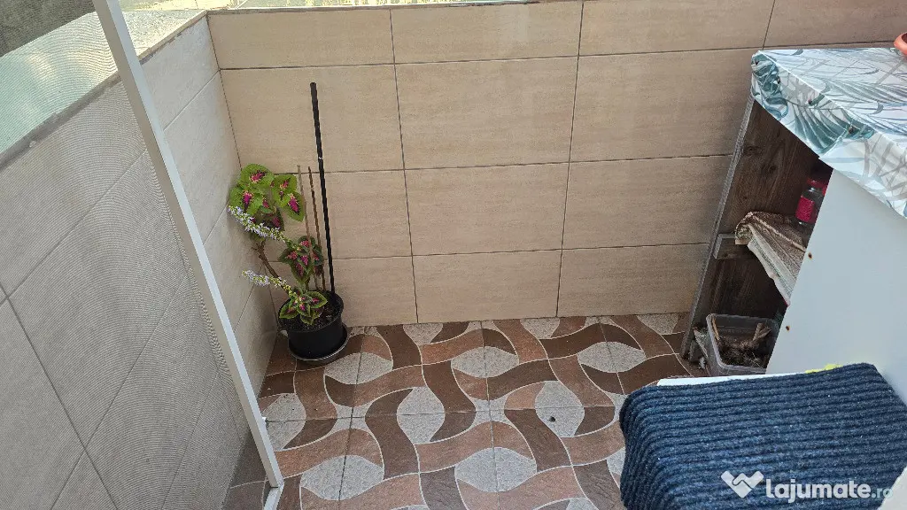 Vand apartament 3 camere semidecomandat in Deva, zona Micro 15, etaj 1 - Deva (Hunedoara)