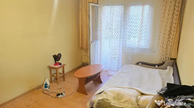 Vand apartament 3 camere semidecomandat in Deva, zona Micro 15, etaj 1 - Deva (Hunedoara)