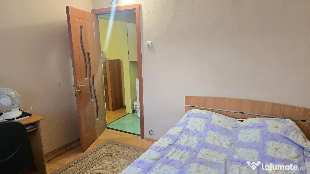 Vand apartament 3 camere semidecomandat in Deva, zona Micro 15, etaj 1 - Deva (Hunedoara)