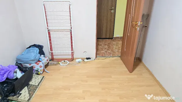 Vand apartament 3 camere semidecomandat in Deva, zona Micro 15, etaj 1 - Deva (Hunedoara)