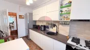 Apartament 3 camere de vânzare Bucătărie separată Mil... 