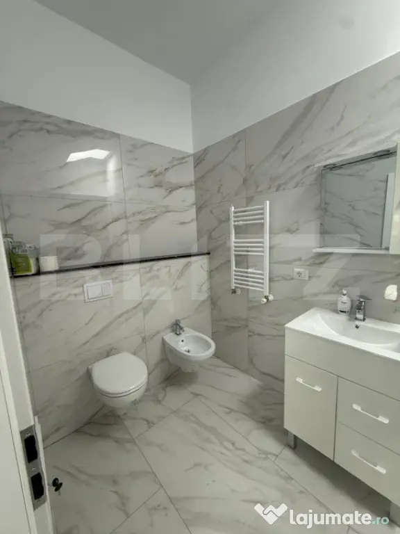 Apartament cu 3 camere, 90 mp, decomandat, zona Zamca - Suceava (Suceava)
