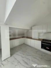 Apartament cu 3 camere, 90 mp, decomandat, zona Zamca 