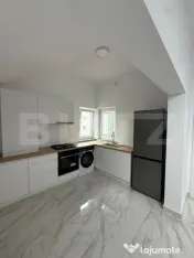Apartament cu 3 camere, 90 mp, decomandat, zona Zamca 