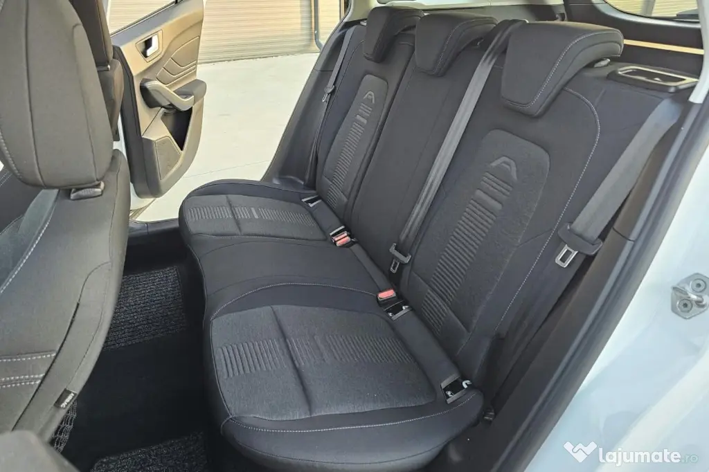 Vând Ford Focus active 2020 mai multe detalii la telefon