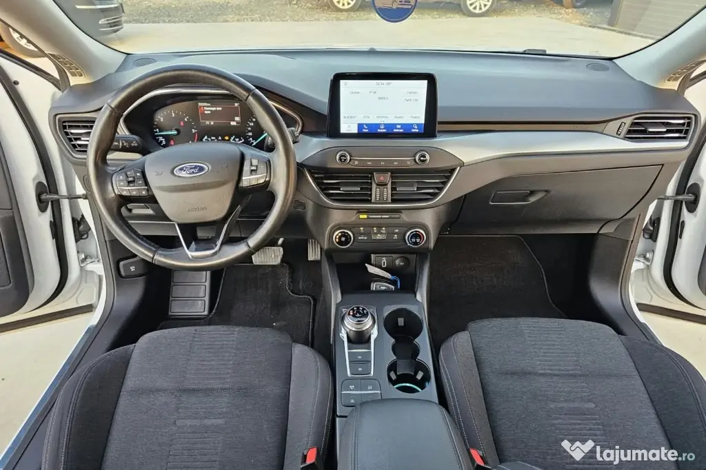 Vând Ford Focus active 2020 mai multe detalii la telefon
