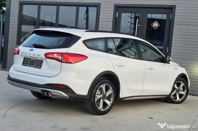 Vând Ford Focus active 2020 mai multe detalii la telefon