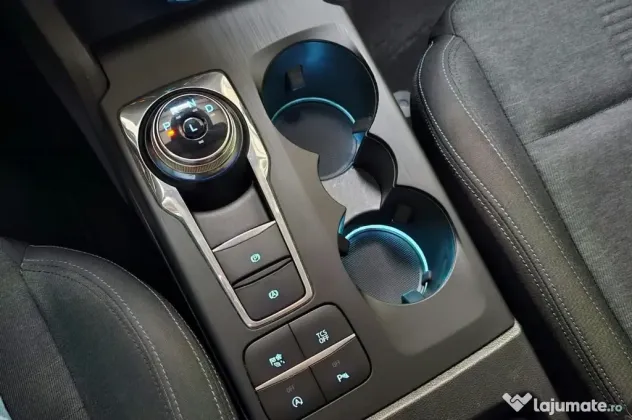 Vând Ford Focus active 2020 mai multe detalii la telefon