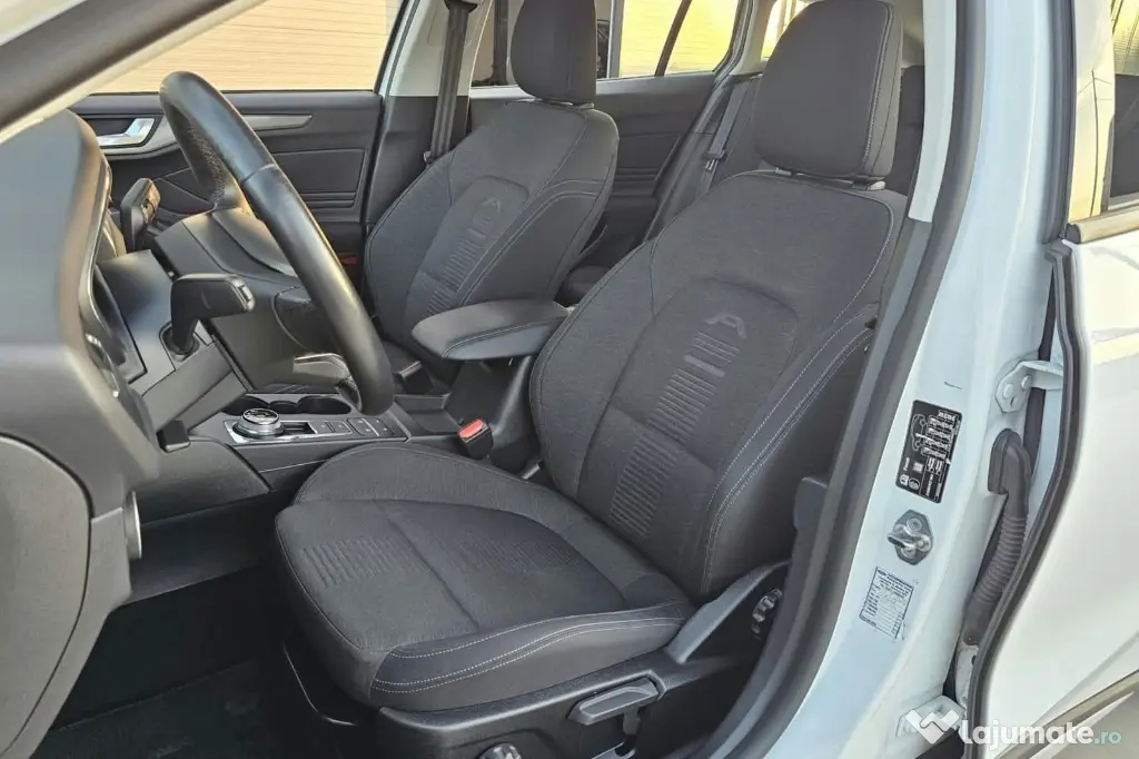 Vând Ford Focus active 2020 mai multe detalii la telefon