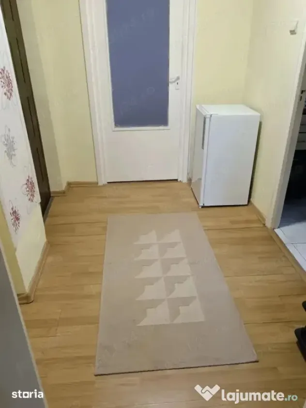 Inchiriez apartament 3 camere