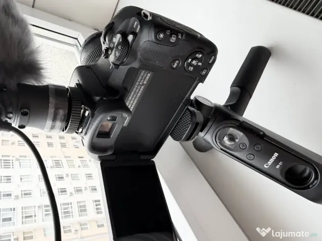 Cameră Canon R50