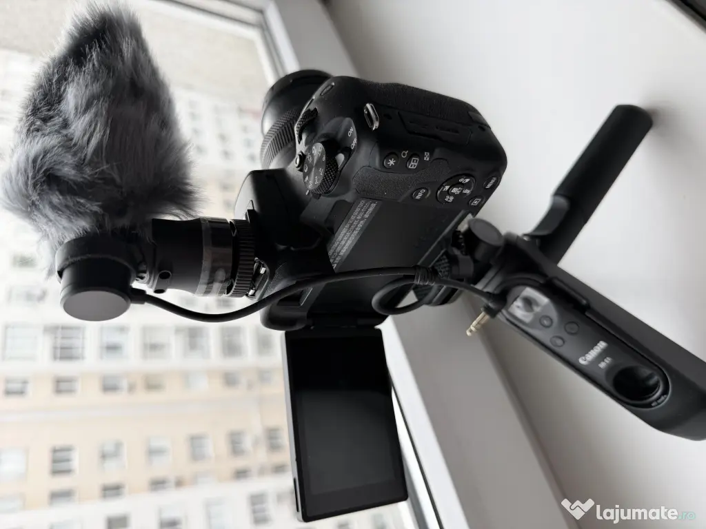 Cameră Canon R50
