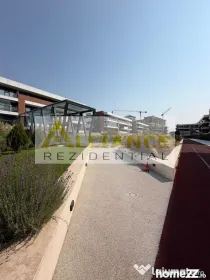 APARTAMENT 4 CAMERE DE VÂNZARE CU CURTE DE 279 MP