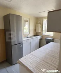 Casa 50 mp, 2.200 mp teren intravilan, zona Hintesti