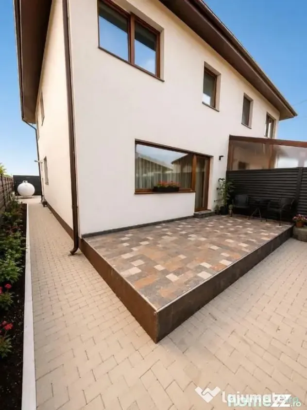 Duplex mobilat utilat constructie caramida cartier Izvor - Tarlungeni (Brasov)