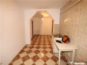 Birouri / Spatiu de inchiriat, zona Alexandru Vlahuta.