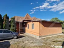 Casa 3 camere cu gradina in suprafata de 1140 mp in loc Rasc