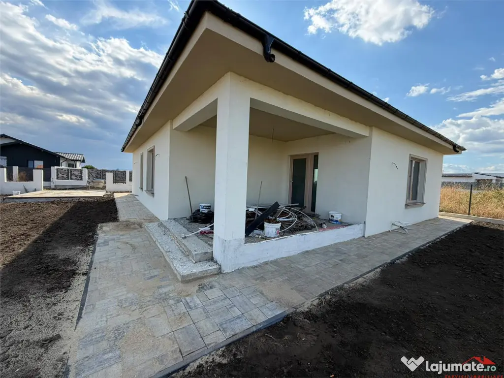 Casa parter , placa de beton, la cheie - Carnabel - Pompa de - Focsani (Vrancea)