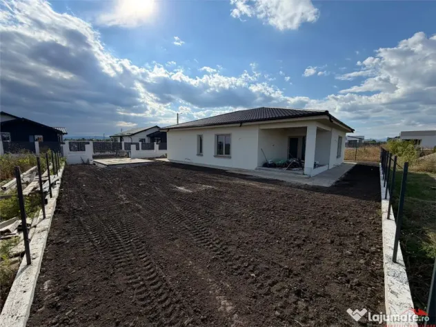 Casa parter , placa de beton, la cheie - Carnabel - Pompa de - Focsani (Vrancea)