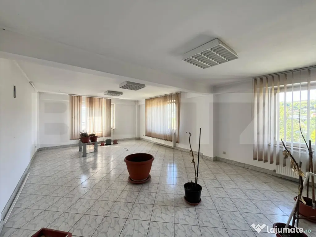 Spatiu birou, 50 mp, cheltuieli incluse, zona Libertatii San - Bistrita (Bistrita-Nasaud)