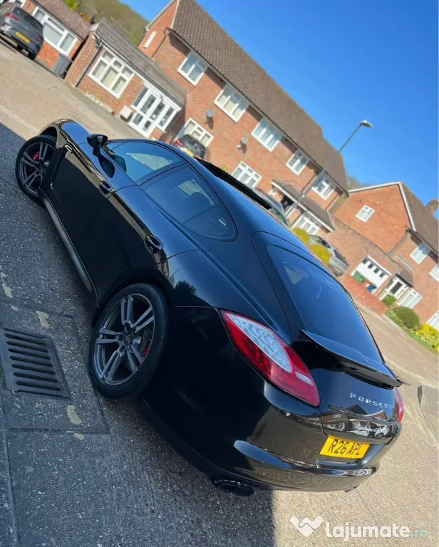 Porsche Panamera gts v8