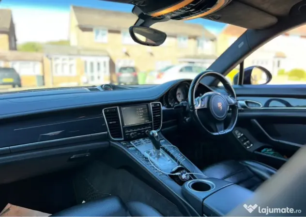 Porsche Panamera gts v8