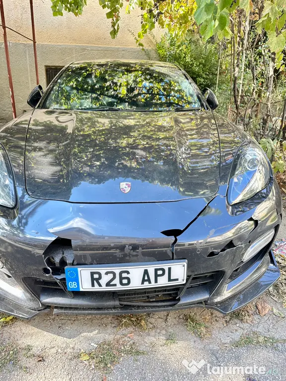 Porsche Panamera gts v8