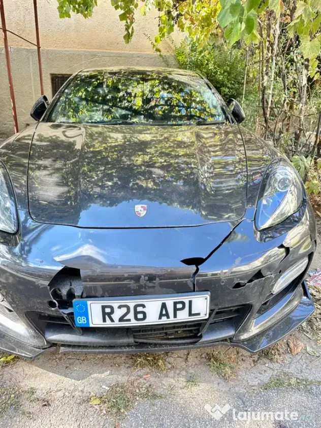 Porsche Panamera gts v8