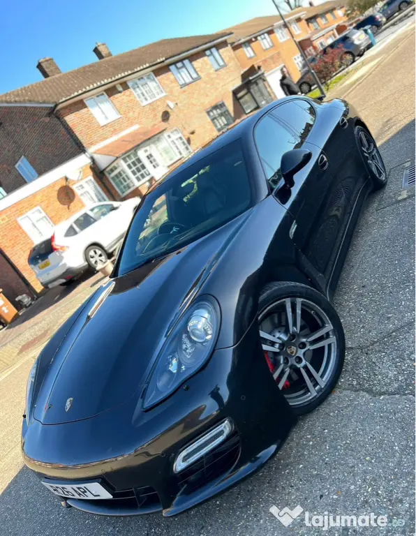 Porsche Panamera gts v8
