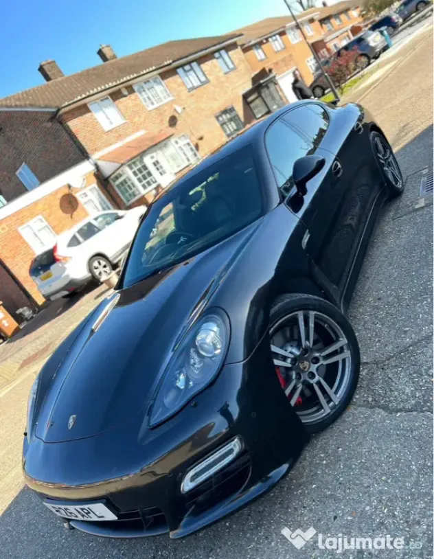 Porsche Panamera gts v8