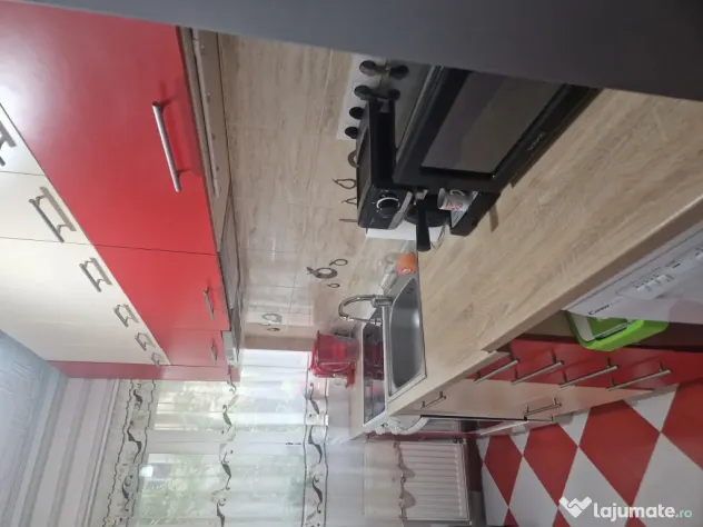 Vând apartament cu 2 camere, parter, 85000 euro, negociabil.
