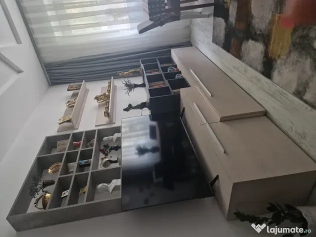 Vând apartament cu 2 camere, parter, 85000 euro, negociabil.