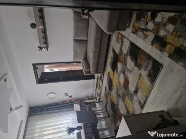 Vând apartament cu 2 camere, parter, 85000 euro, negociabil.