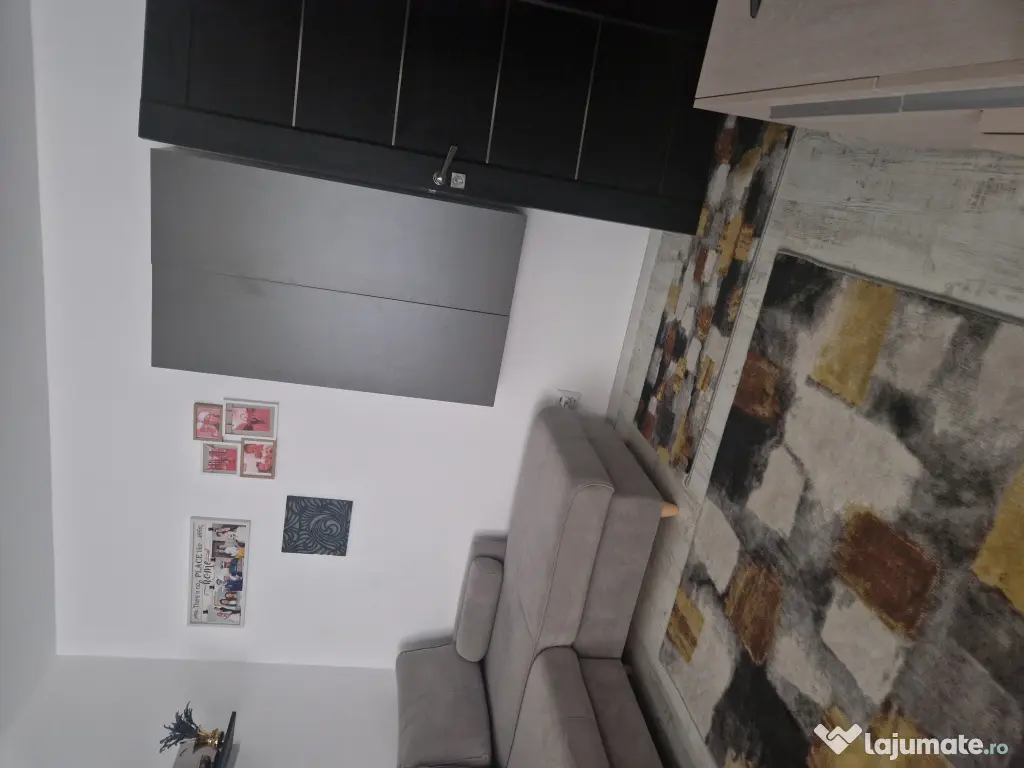 Vând apartament cu 2 camere, parter, 85000 euro, negociabil.