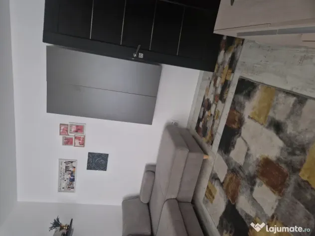 Vând apartament cu 2 camere, parter, 85000 euro, negociabil.