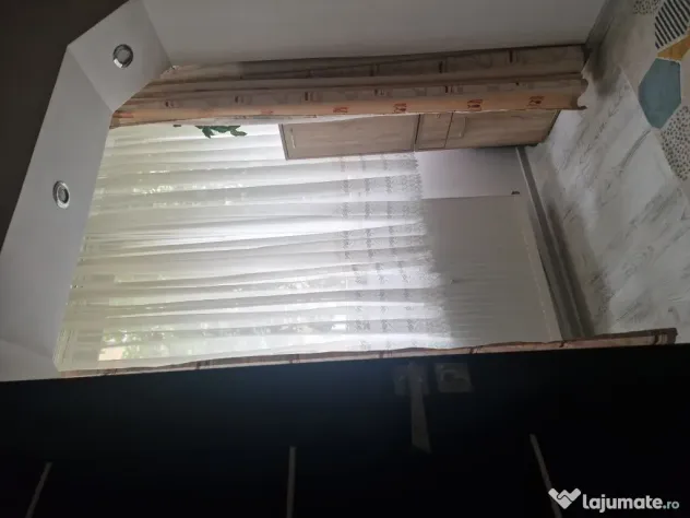 Vând apartament cu 2 camere, parter, 85000 euro, negociabil.