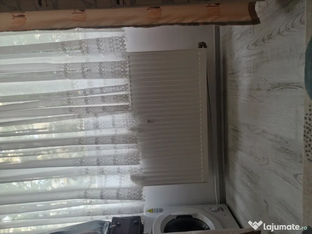Vând apartament cu 2 camere, parter, 85000 euro, negociabil.